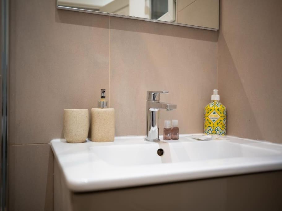 Appartement Tout Equipe 2 A 4 Couchages Au Coeur Du Vieux Port Marseilles Exterior foto